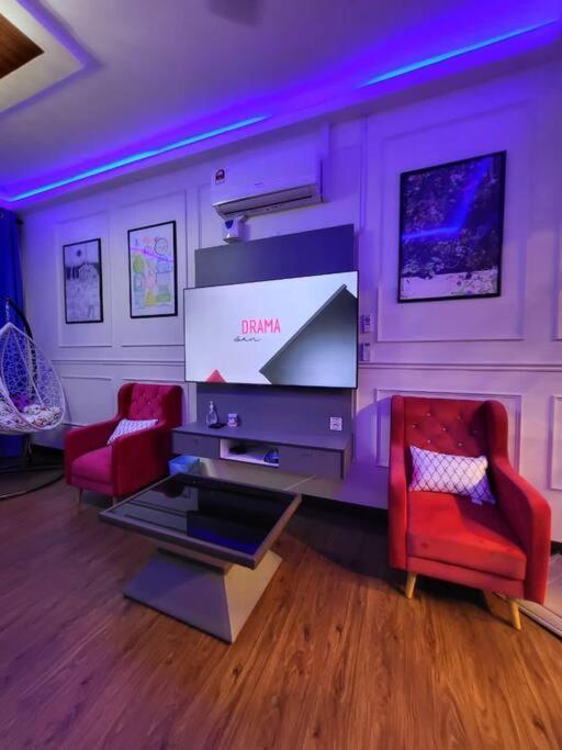 Adn Luxury Karaoke, Pool,netflix,astro,bbq Villa *
